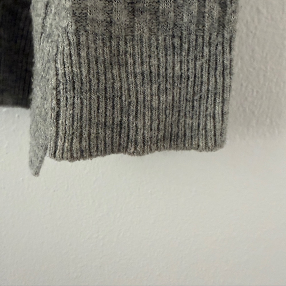 Abercrombie & Fitch Gray Sweater - Picture 4 of 4